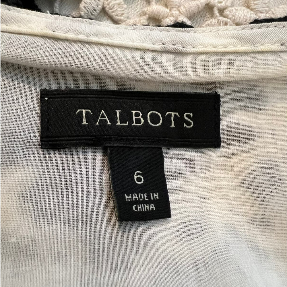 Talbots Blouse in Black and Cream Zig-Zag Crochet Lace Short Sleeve Size 6 - Picture 4 of 5
